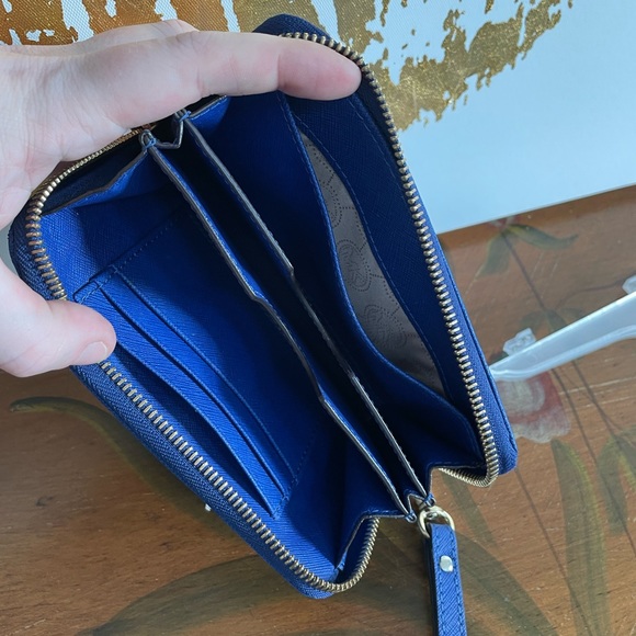 Michael Kors Jet Set Wallet; Electric Blue Leather Zip Wristlet - Picture 11 of 17